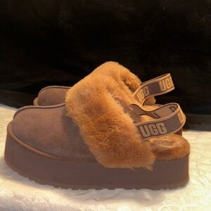 UGG Funkette Platform Slippers (chocolate brown)